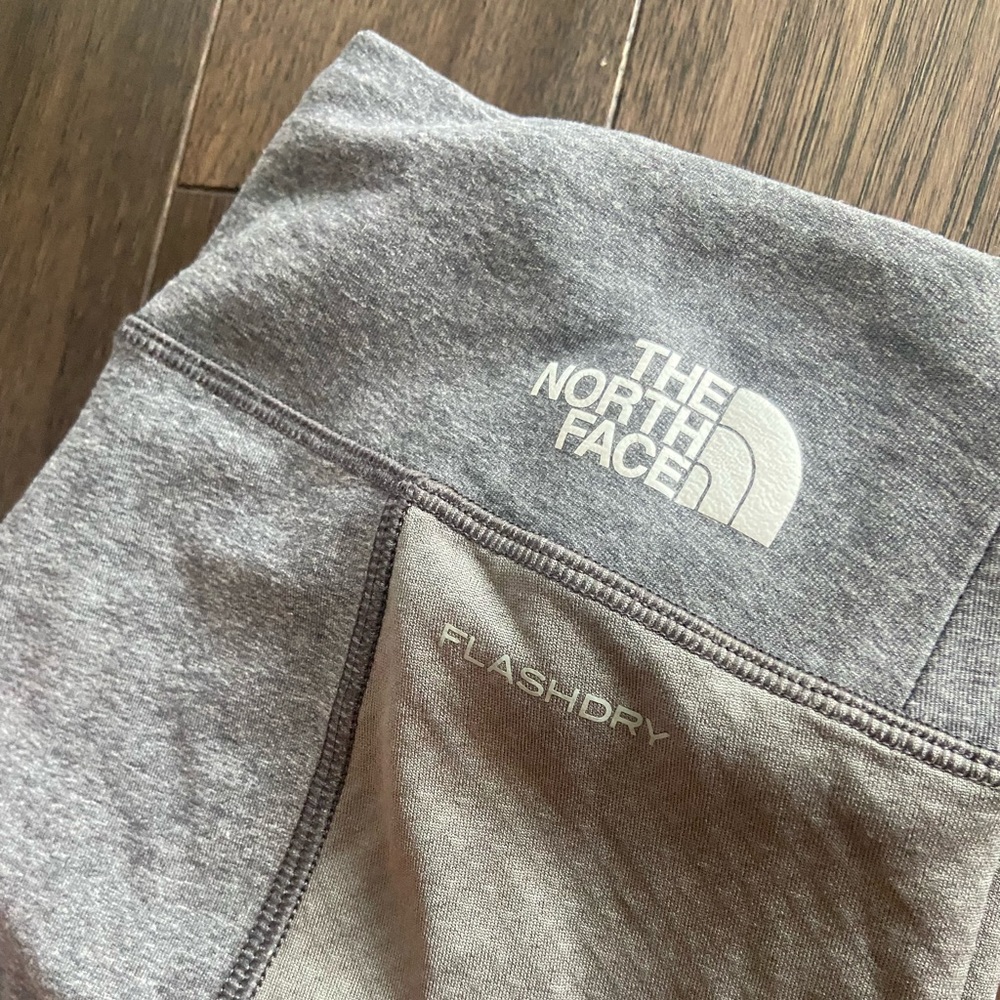 Women’s M The North Face hiking pants